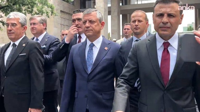 CHP Grup Başkanı Özgür Özel TBMM Dikmen Kapısında